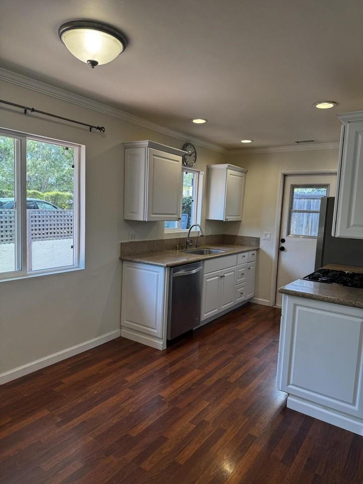 932 N Milpas St #A - Photo 5 of 22