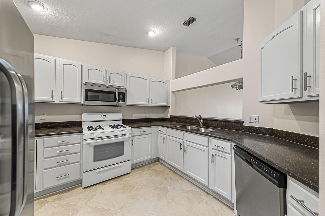 277 Coastal Hill Dr - Photo 6 of 38