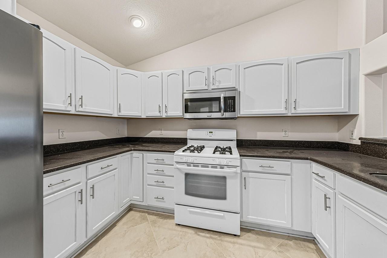 277 Coastal Hill Dr - Photo 7 of 38