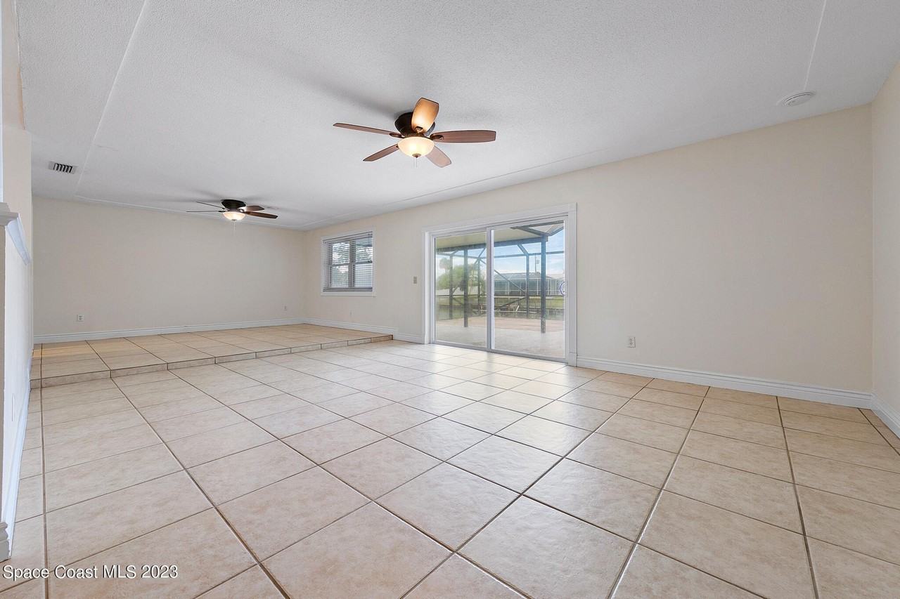 403 Bridgetown Ct - Photo 5 of 34