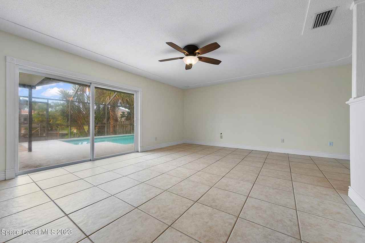 403 Bridgetown Ct - Photo 7 of 34