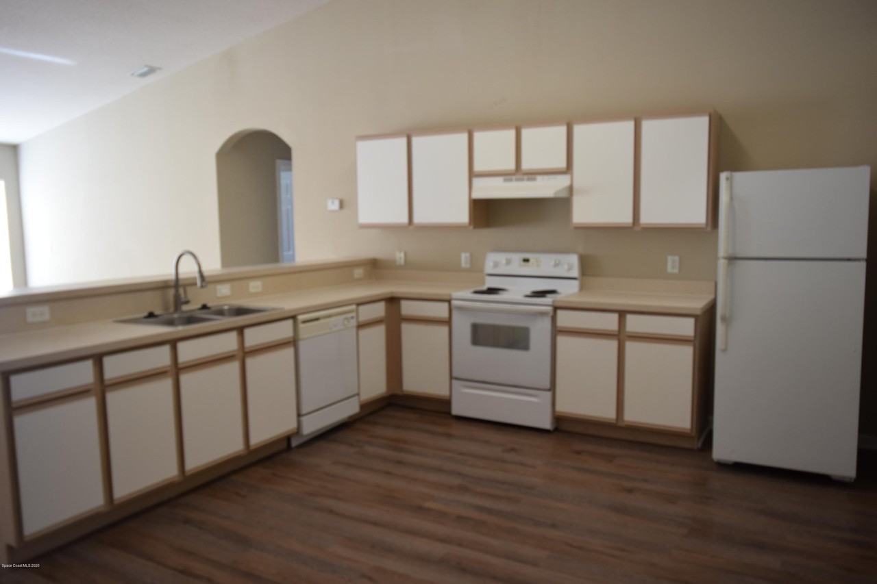 458 Fitzsimmons St Sw - Photo 6 of 24