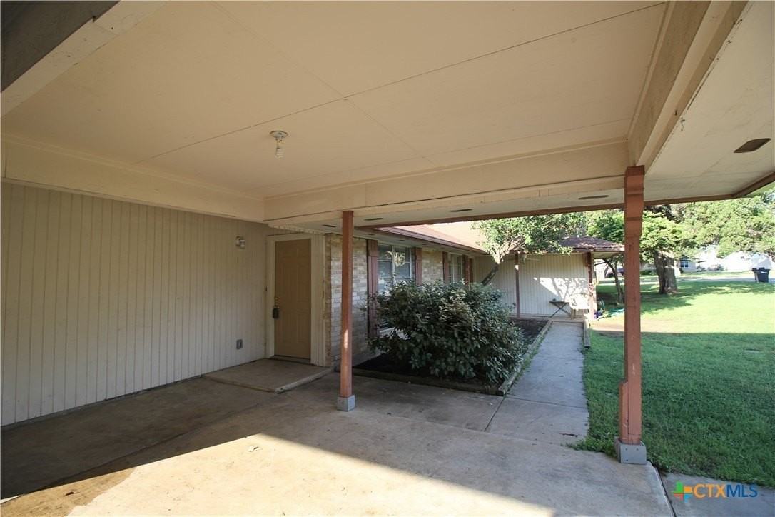 317 Briarwood Dr - Photo 4 of 26