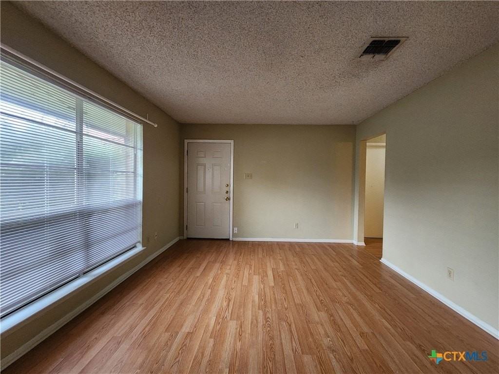 317 Briarwood Dr - Photo 5 of 26