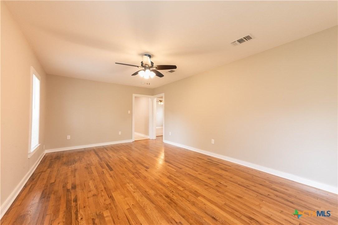705 S Laurel Ave - Photo 6 of 31