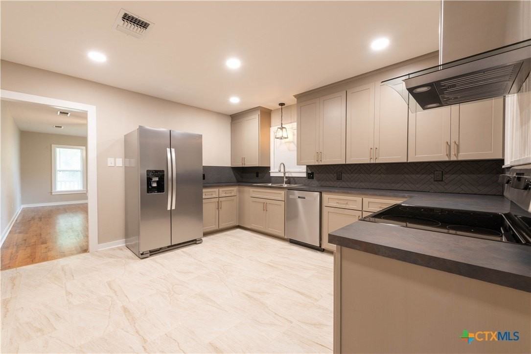 705 S Laurel Ave - Photo 7 of 31