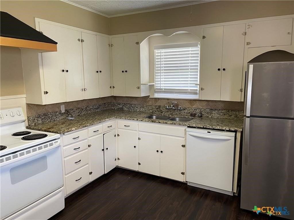 222 S Hickory Ave - Photo 2 of 7