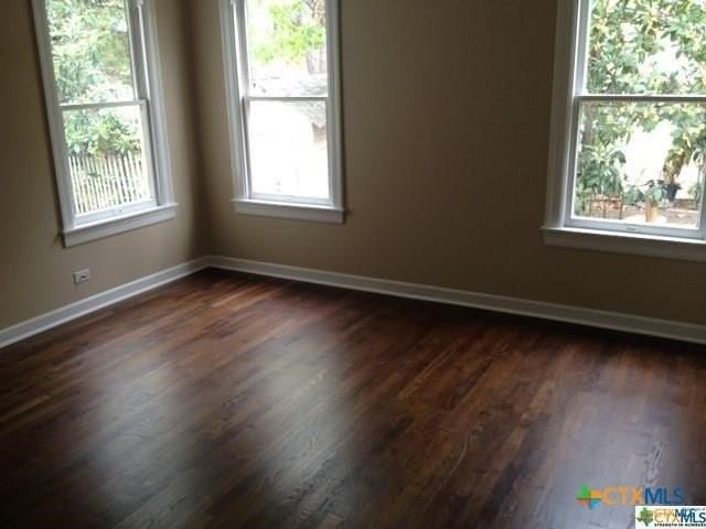 222 S Hickory Ave - Photo 4 of 7