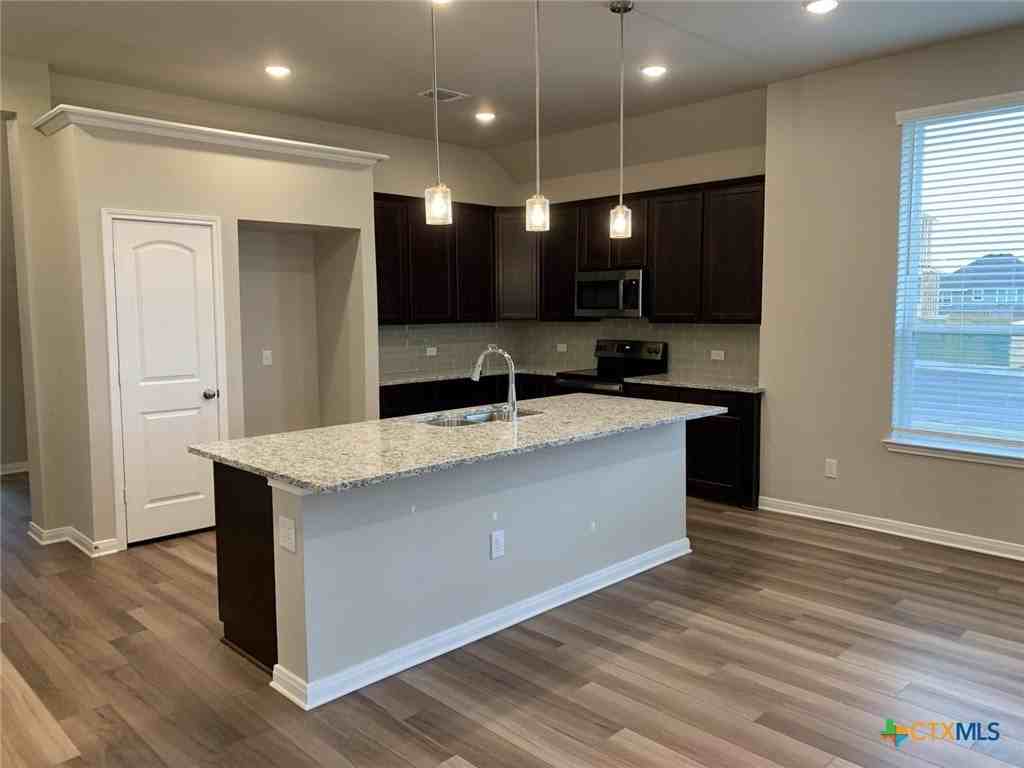 1765 Spence St - Photo 2 of 14