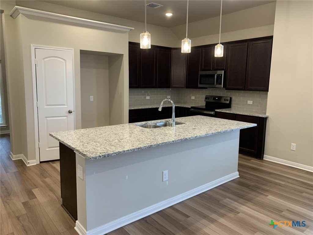 1765 Spence St - Photo 3 of 14