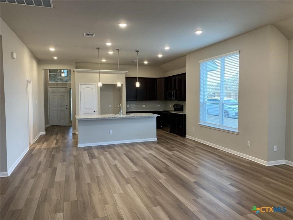 1765 Spence St - Photo 4 of 14