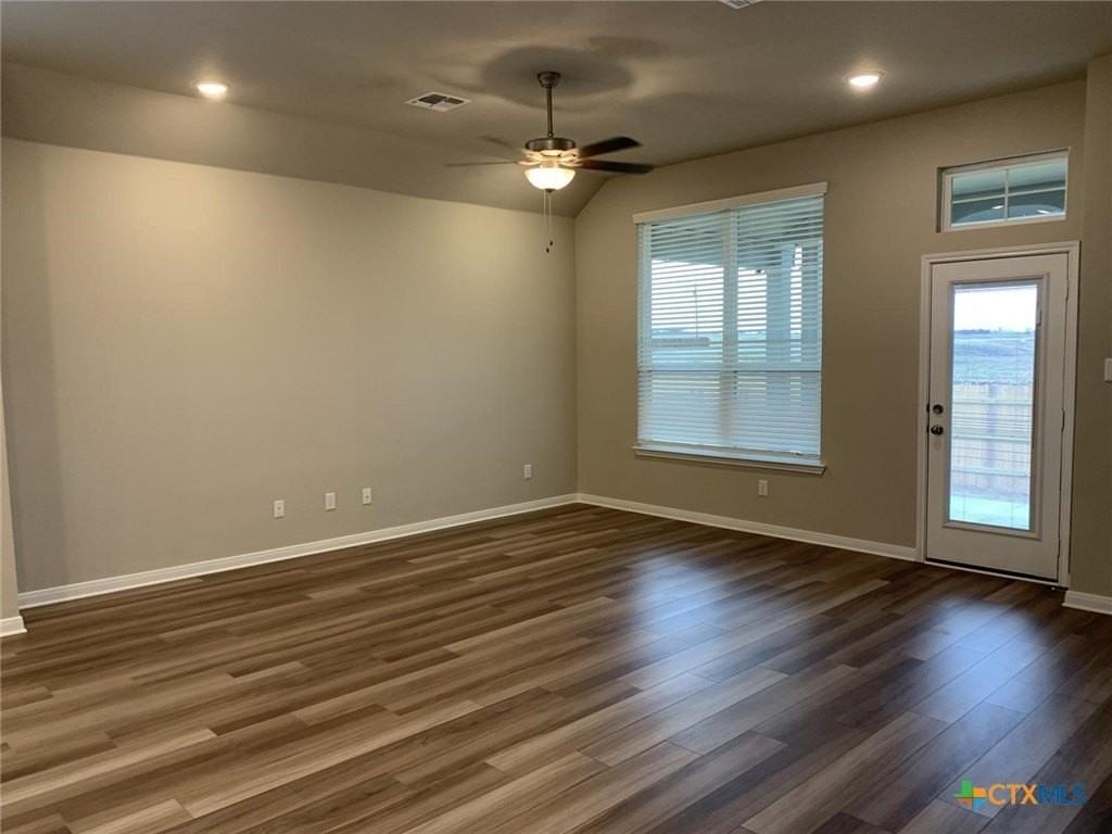 1765 Spence St - Photo 5 of 14