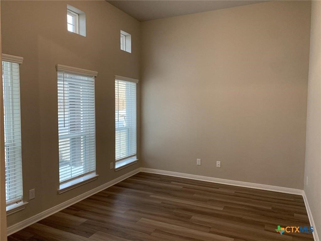 1765 Spence St - Photo 6 of 14