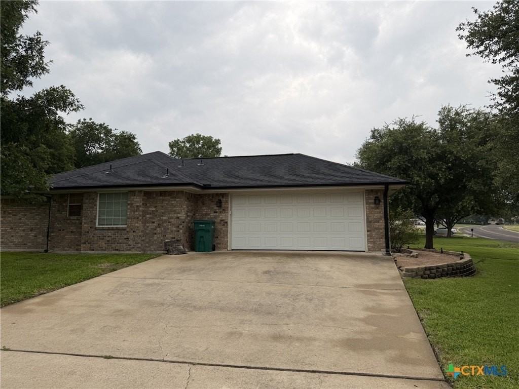 621 S Roy Reynolds Dr - Photo 2 of 29