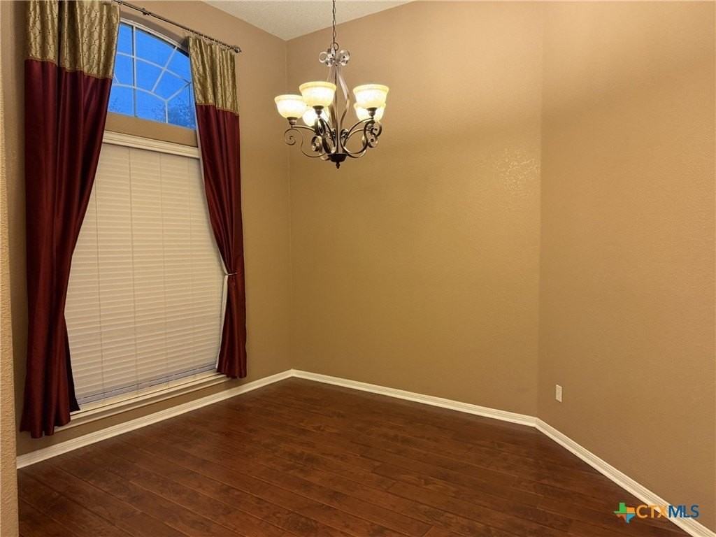 621 S Roy Reynolds Dr - Photo 4 of 29