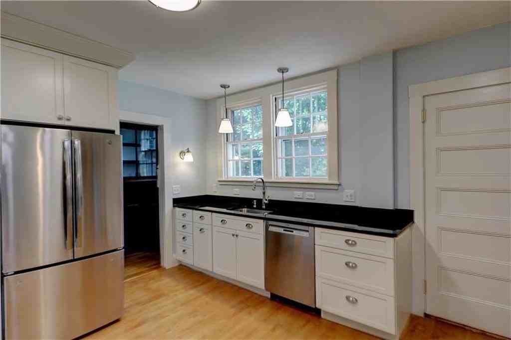 16 Elton St - Photo 7 of 25
