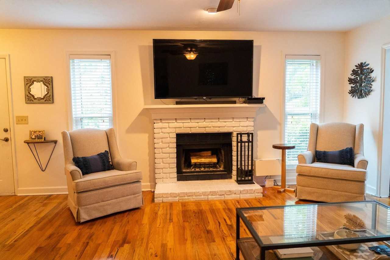 3160 Brockton Way - Photo 5 of 14