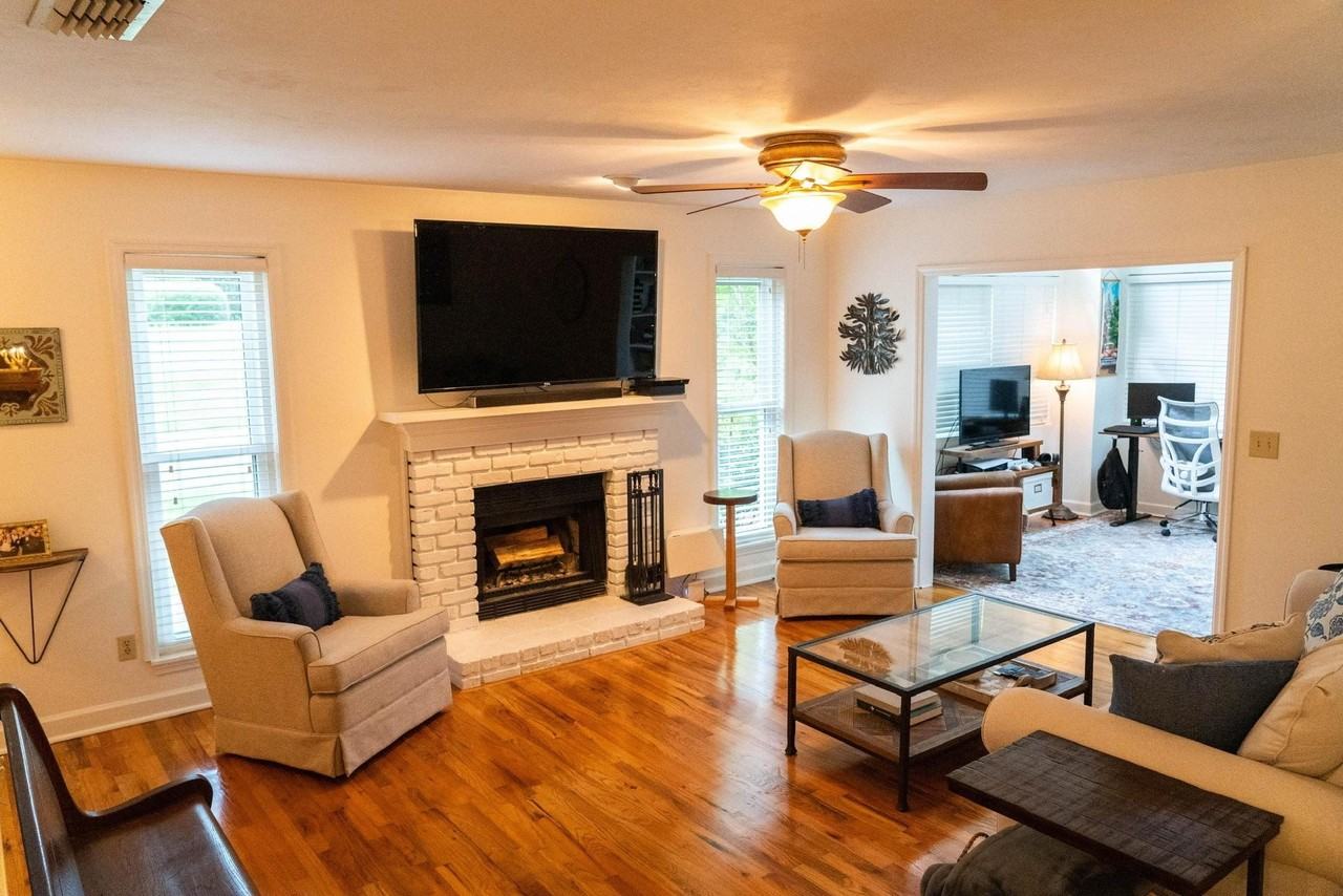 3160 Brockton Way - Photo 6 of 14