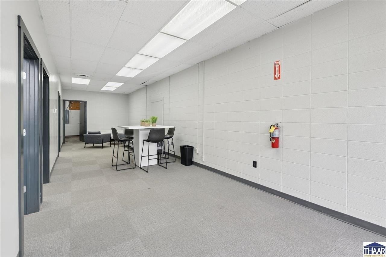 1092 Ohio St - Photo 5 of 37