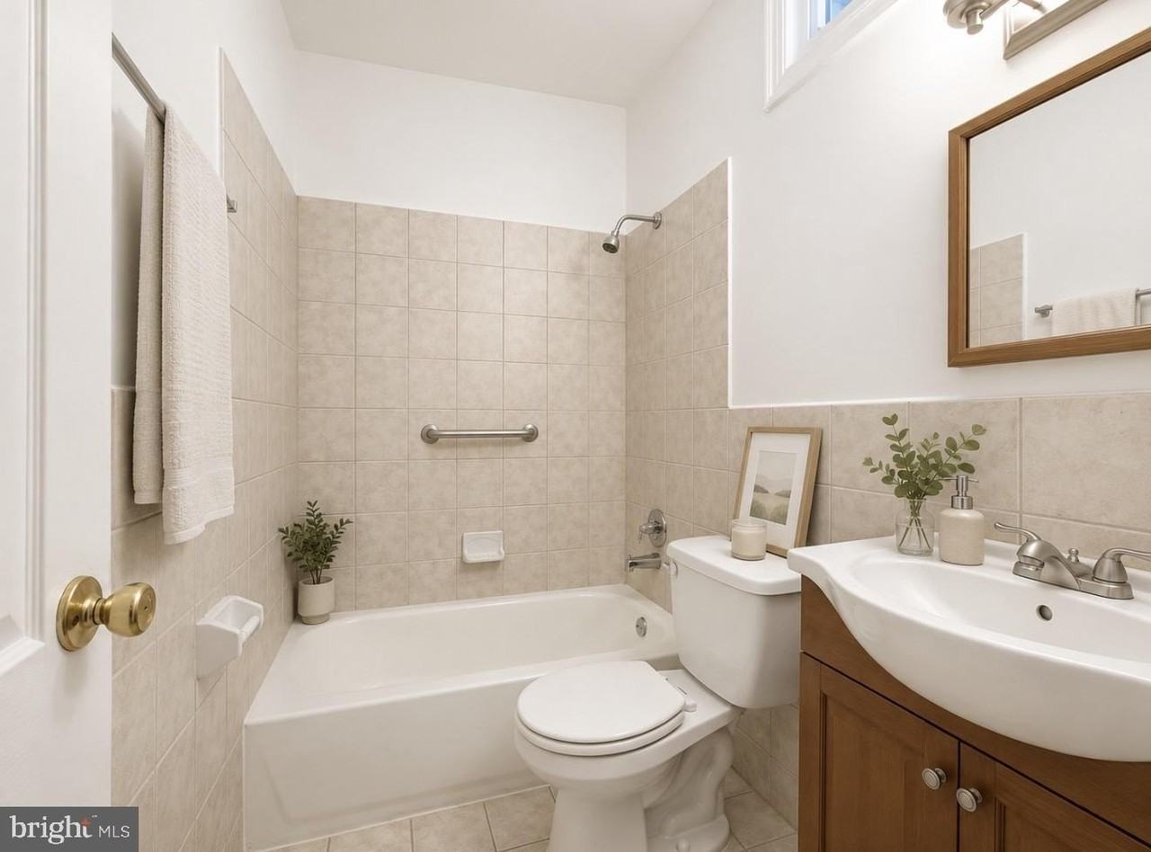 446 Mellon St Se #3 - Photo 7 of 10