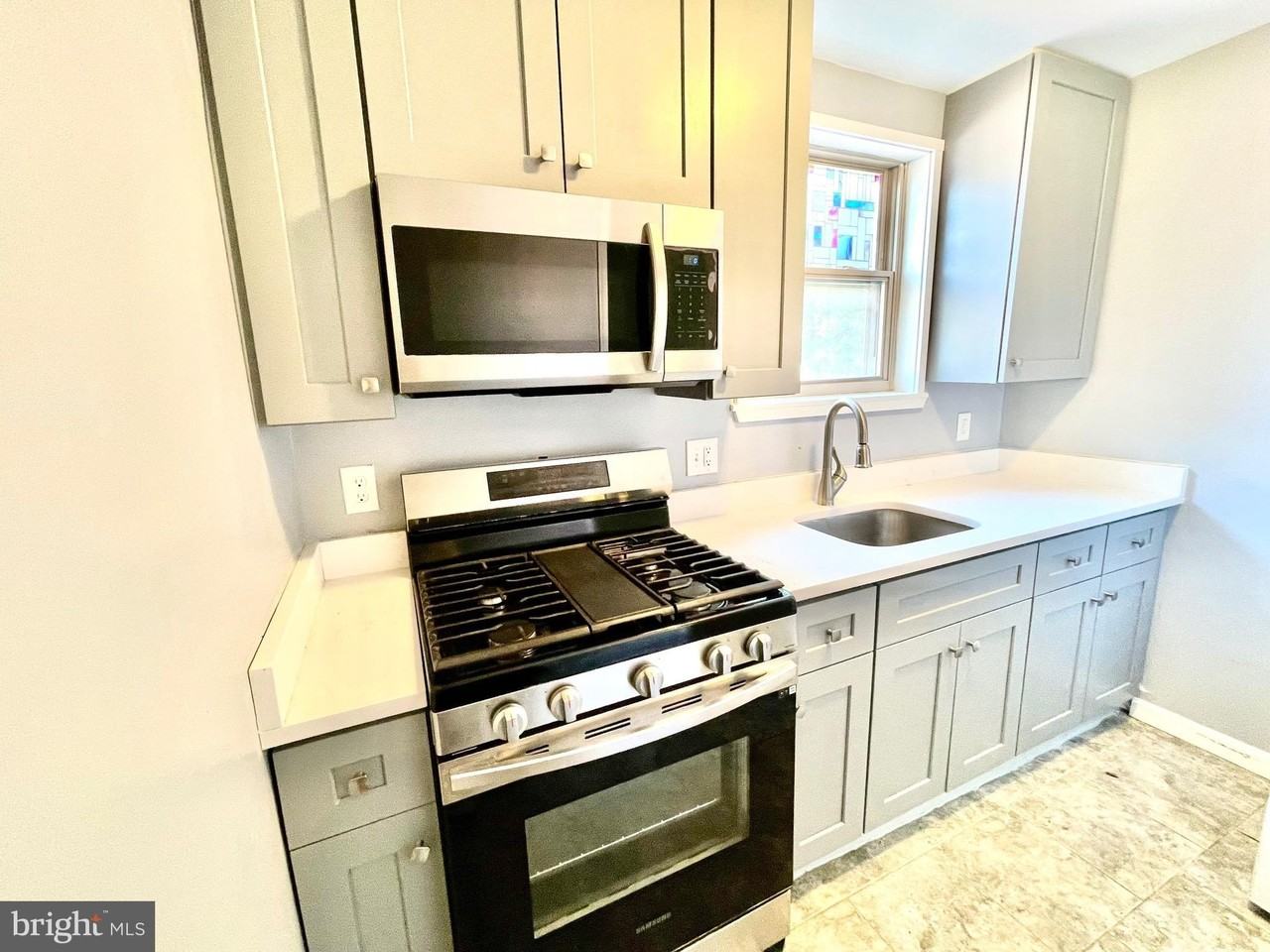108 Varnum St Ne - Photo 4 of 11
