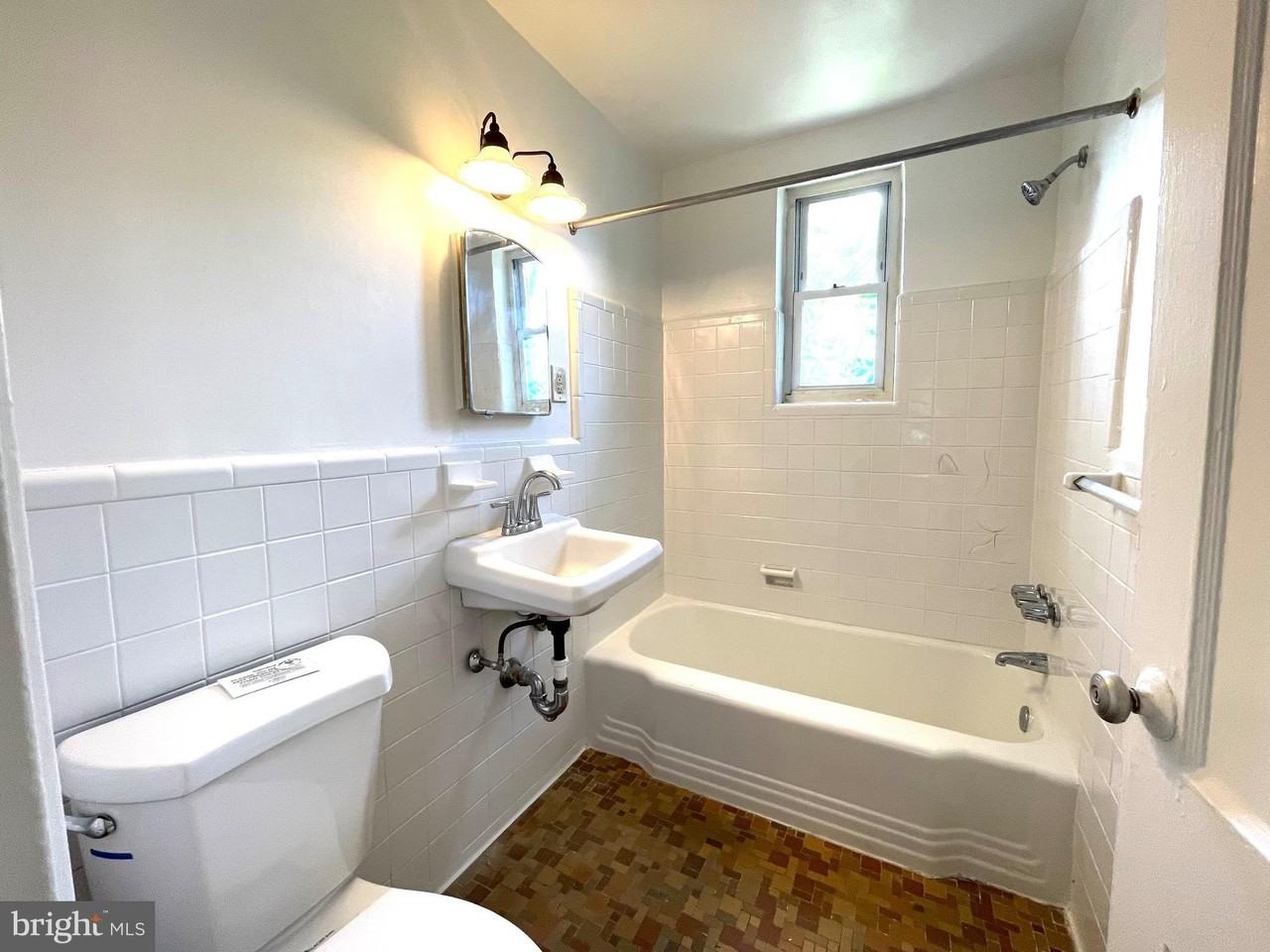 108 Varnum St Ne - Photo 6 of 11