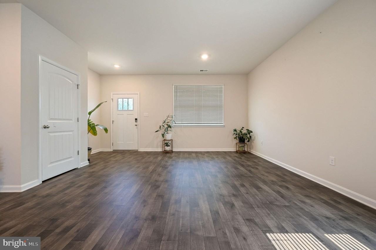 387 Mardella Dr - Photo 4 of 19