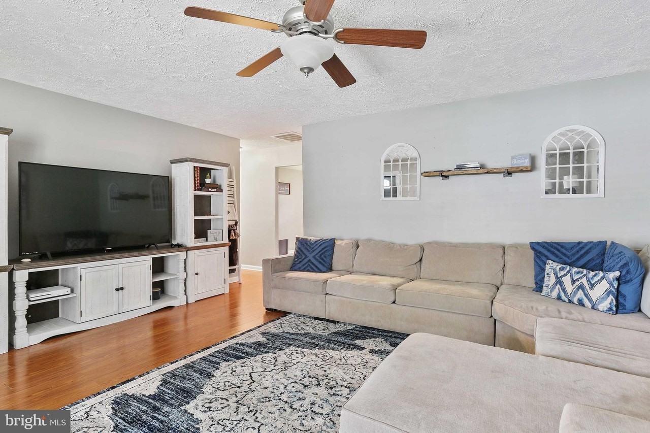 7919 Tower Court Rd - Photo 5 of 31