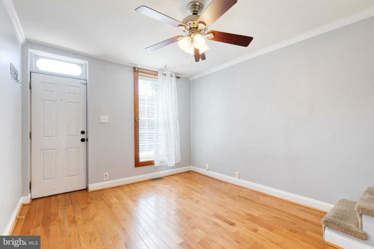 1442 Andre St - Photo 3 of 16