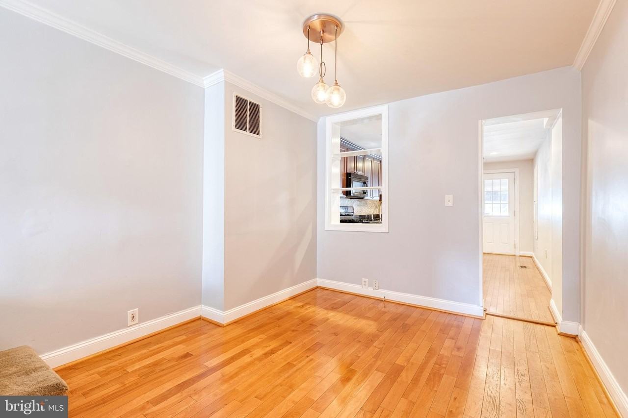 1442 Andre St - Photo 4 of 16