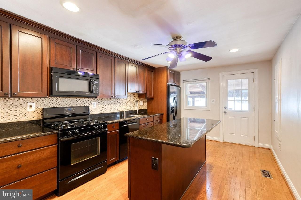 1442 Andre St - Photo 6 of 16