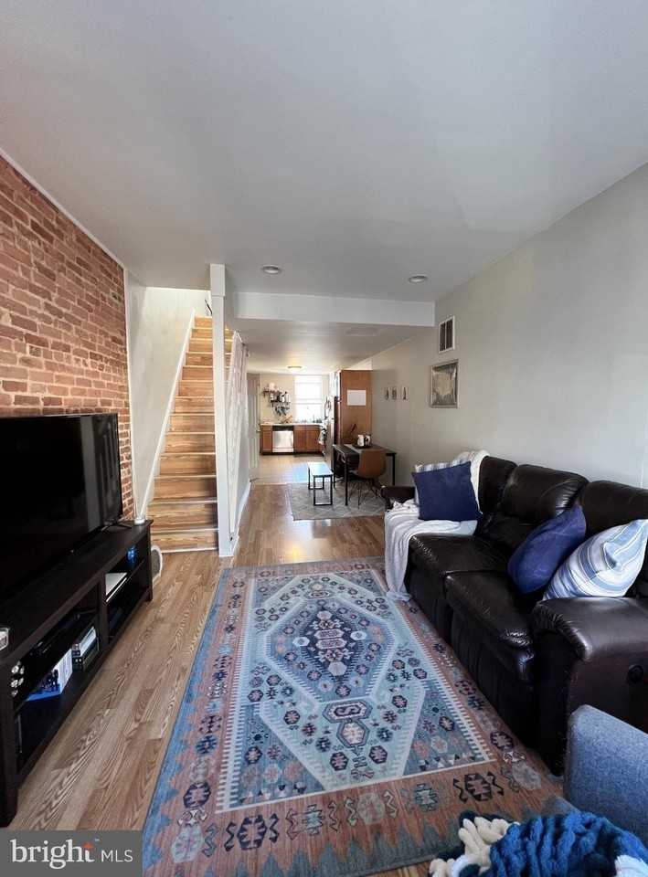 136 N Curley St - Photo 3 of 17