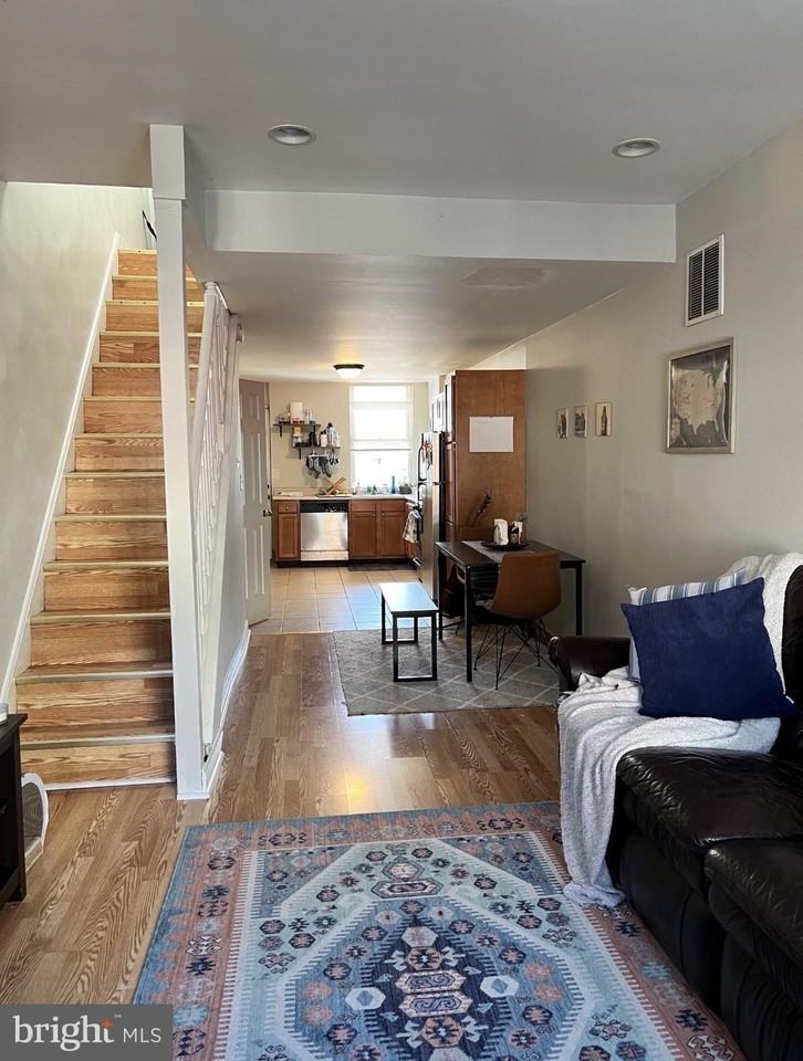 136 N Curley St - Photo 5 of 17