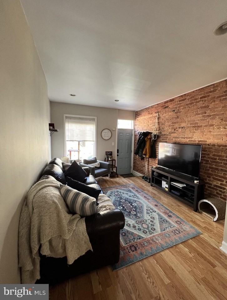 136 N Curley St - Photo 6 of 17