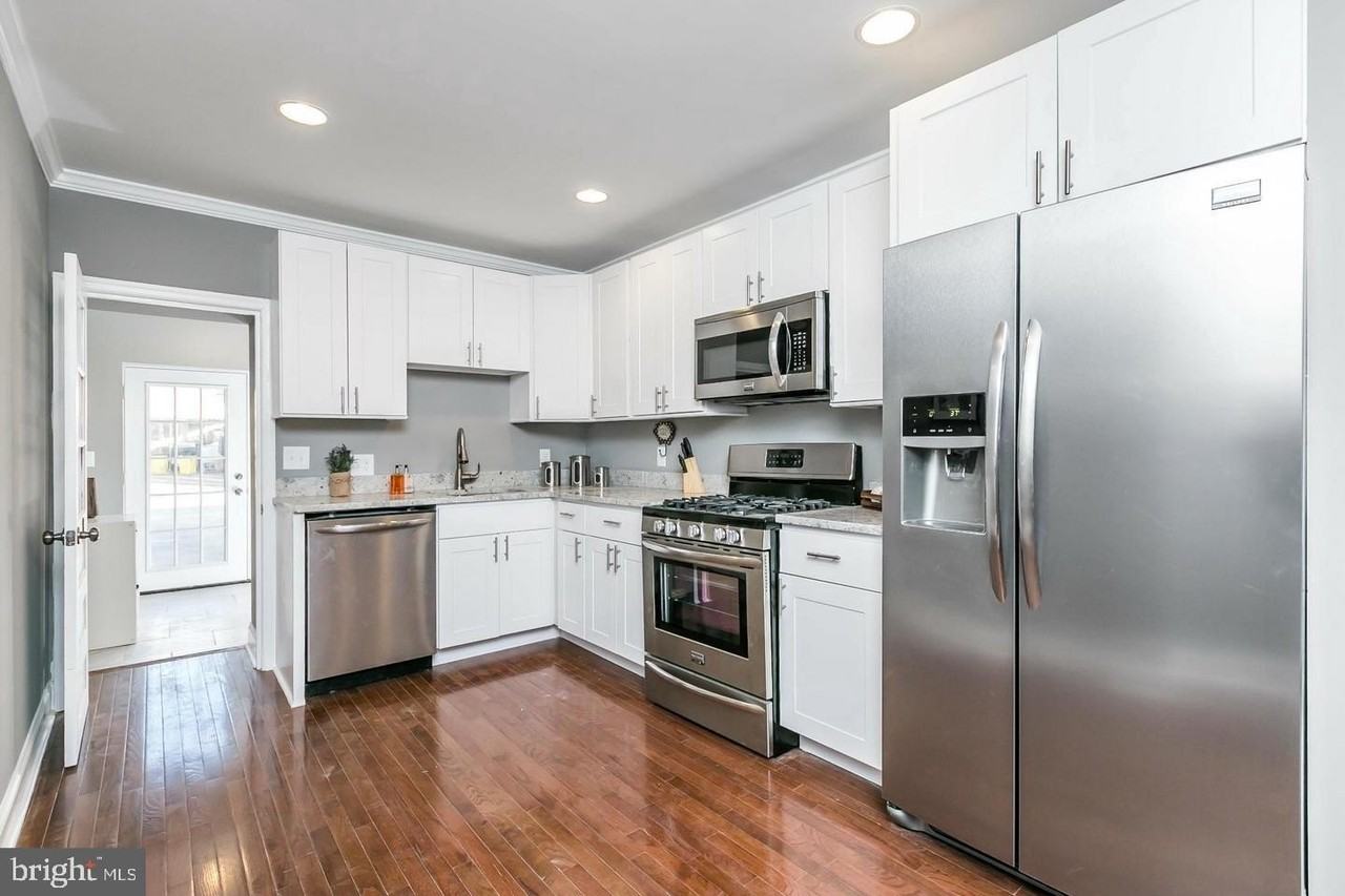 1505 Clarkson St - Photo 5 of 30
