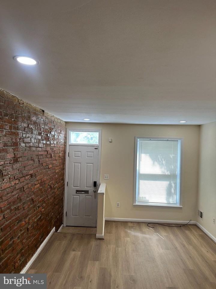 115 N Curley St - Photo 2 of 10