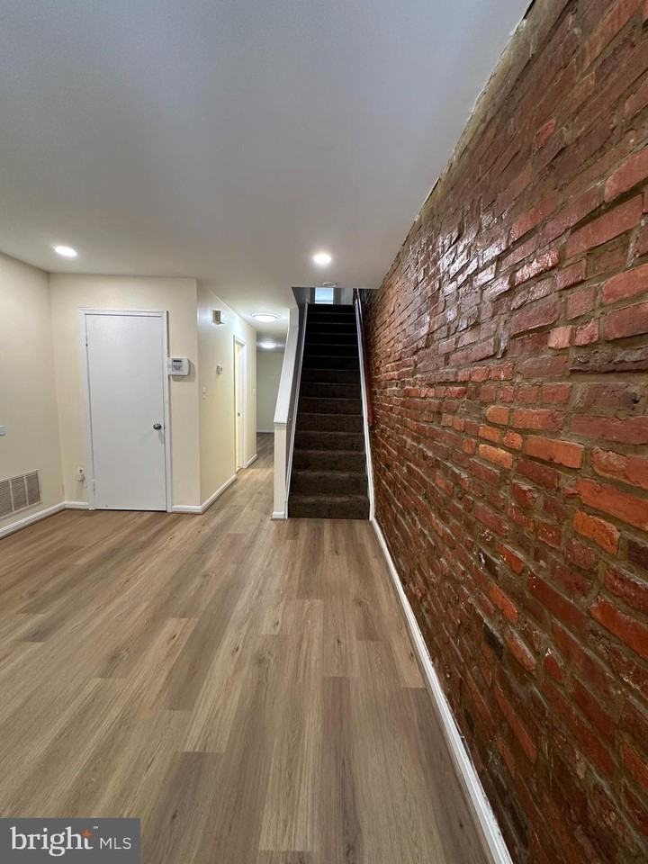 115 N Curley St - Photo 3 of 10