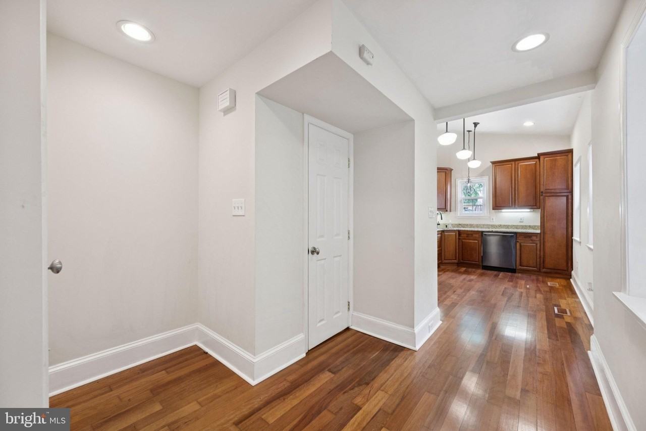 1814 E Pratt St - Photo 7 of 36