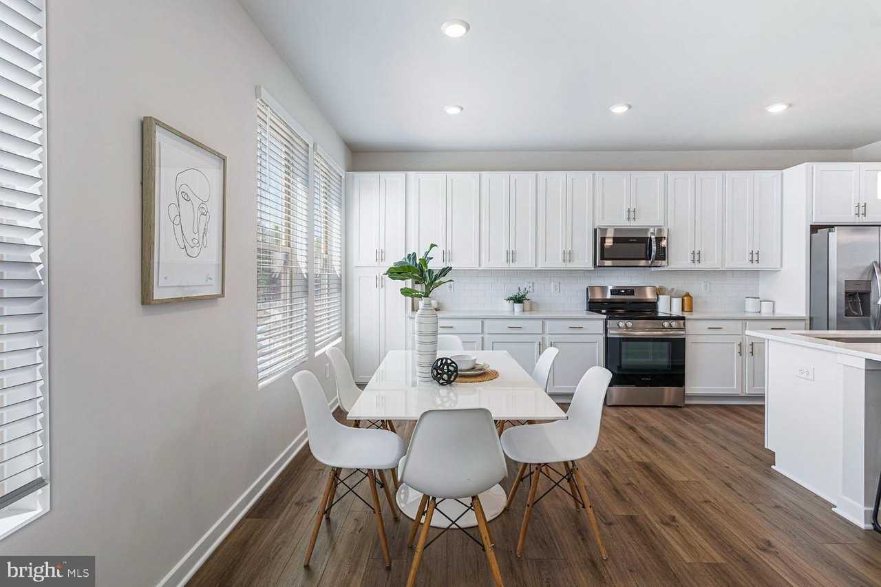 2480 Avesta Pl - Photo 5 of 28