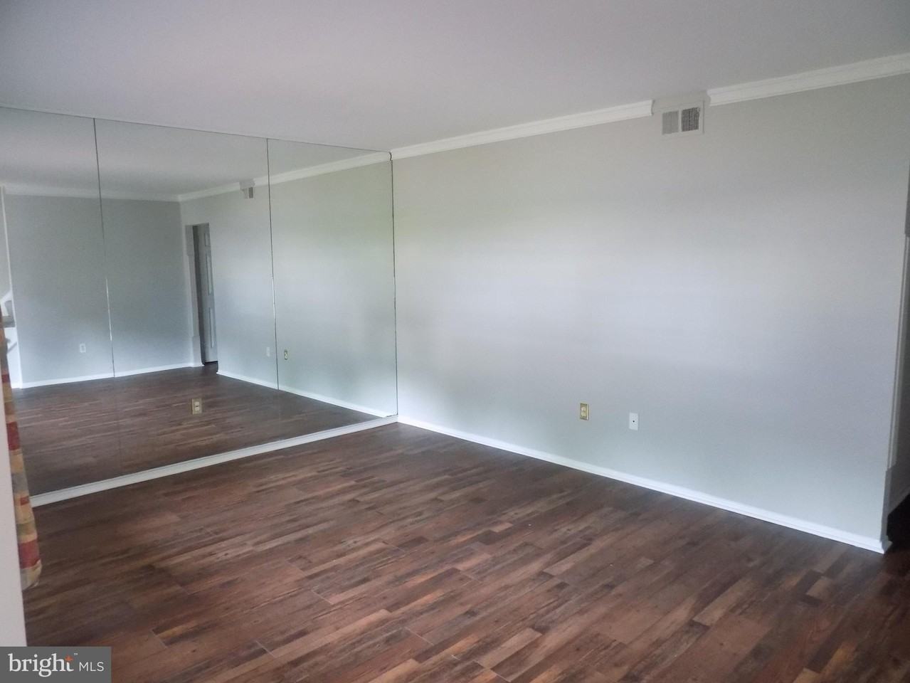 702 Towne Center Dr - Photo 2 of 45