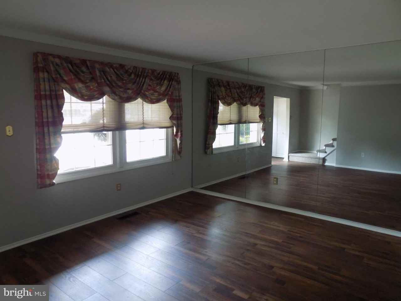 702 Towne Center Dr - Photo 3 of 45