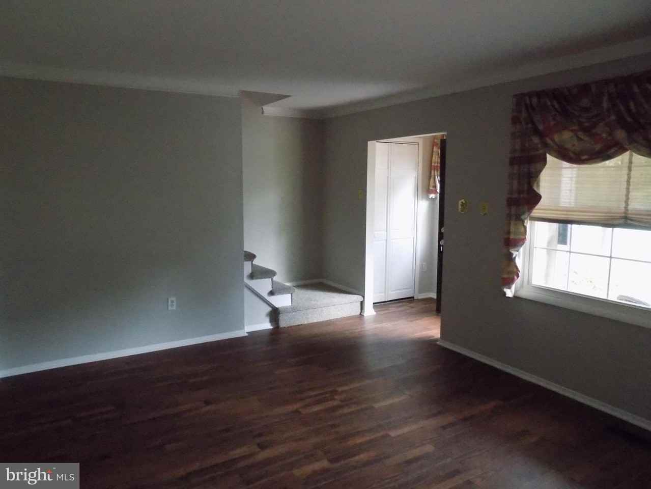 702 Towne Center Dr - Photo 4 of 45