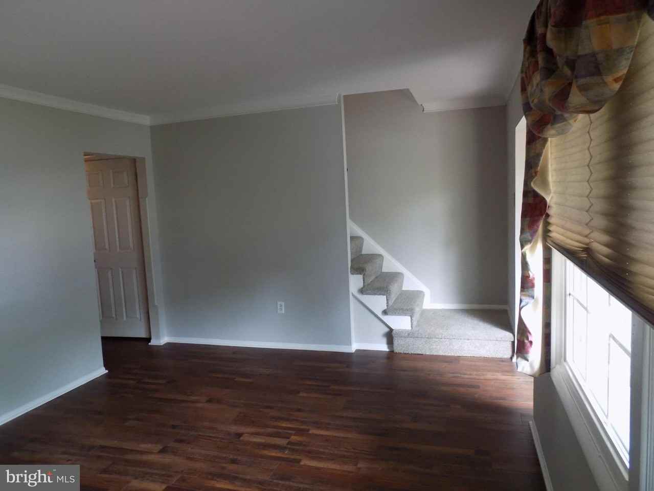 702 Towne Center Dr - Photo 5 of 45