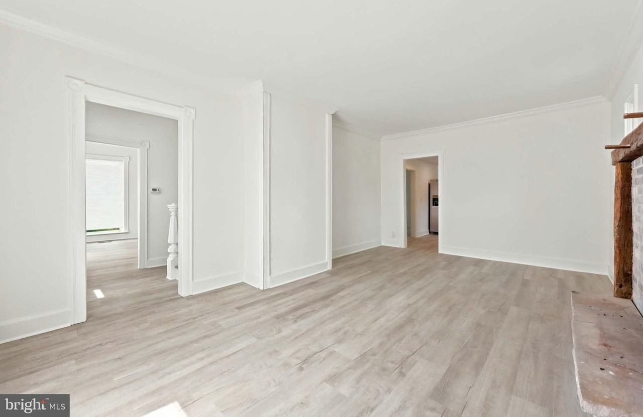 471 Elmwood Rd N - Photo 3 of 26