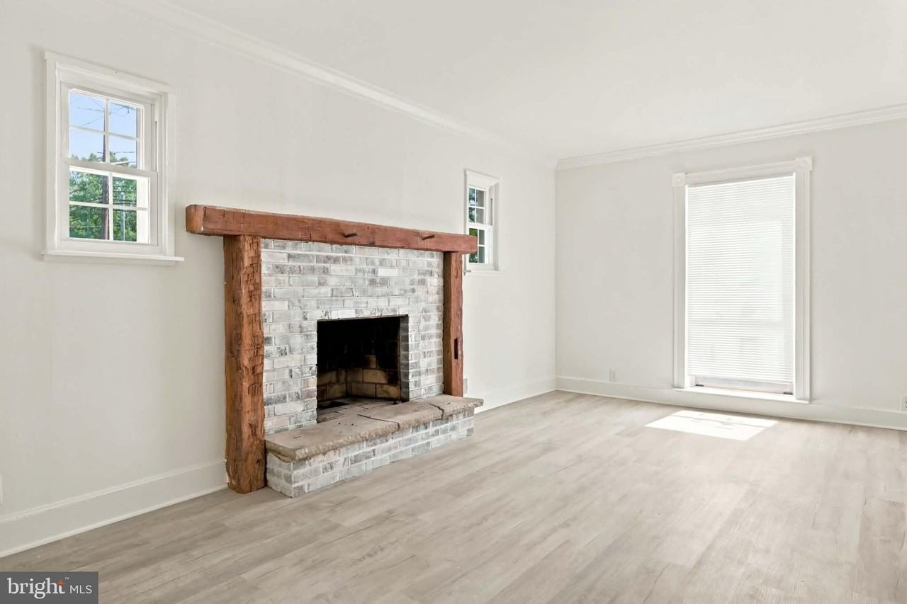 471 Elmwood Rd N - Photo 4 of 26