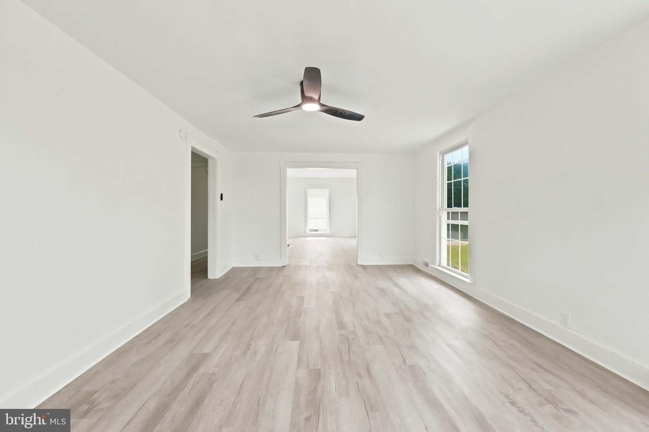 471 Elmwood Rd N - Photo 7 of 26