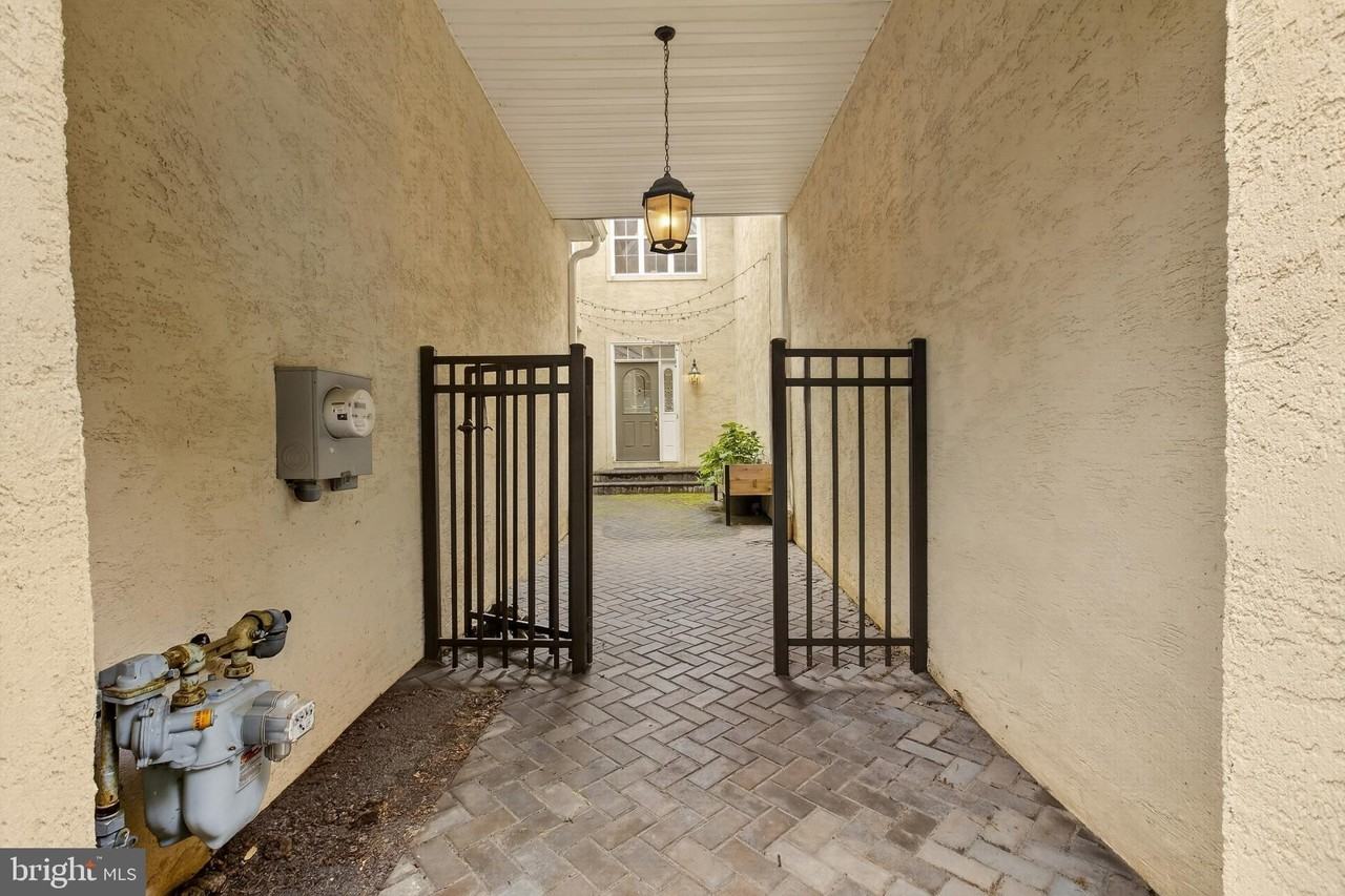 16 Oak Leaf Ln - Photo 4 of 50