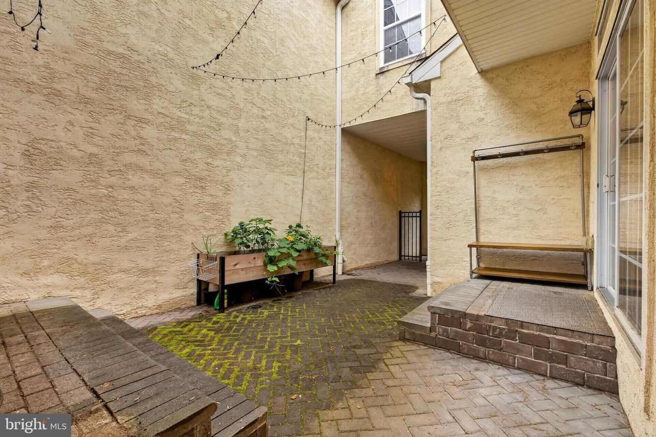 16 Oak Leaf Ln - Photo 5 of 50