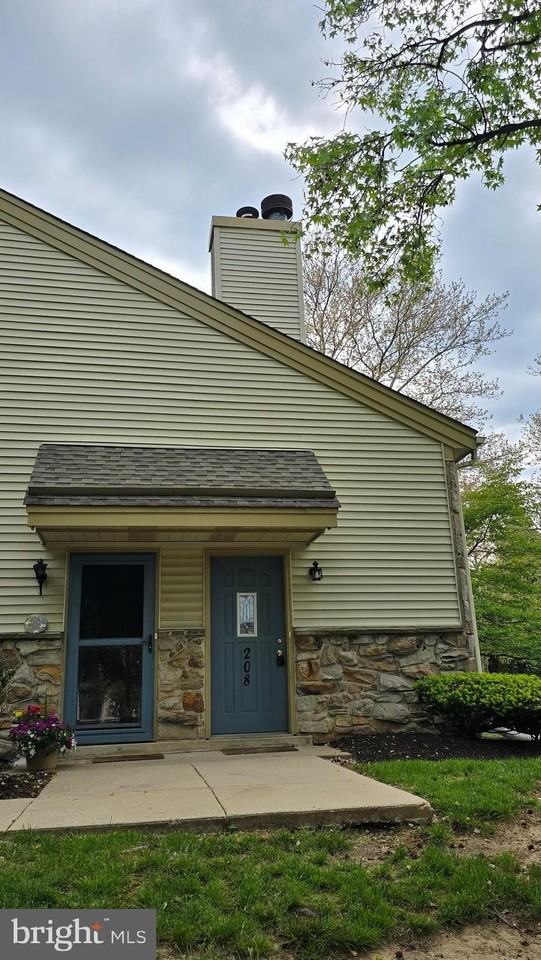 208 Foxmeadow Dr - Photo 2 of 27