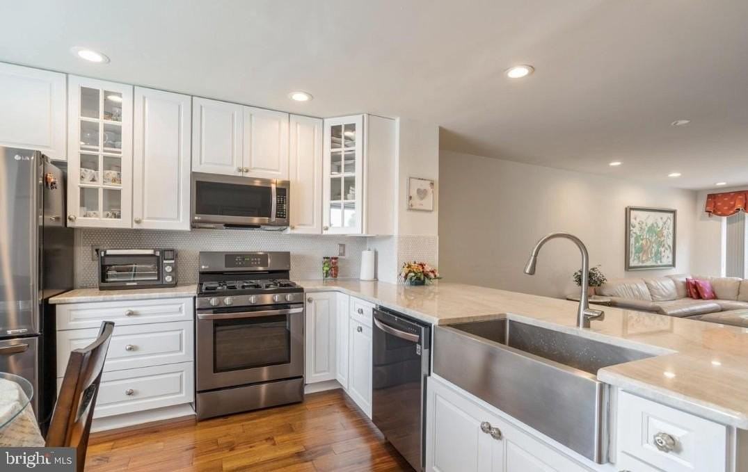 2074 Yorktown S - Photo 6 of 50